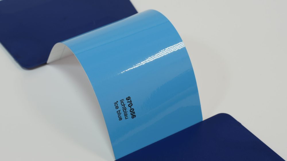 Автовинил Oracal 970-056 lichtblau ice blue холодный синий, глянец