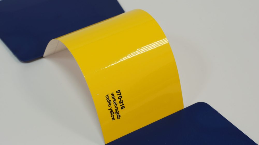 Автовинил Oracal 970-216 traffic yellow желтый глянец