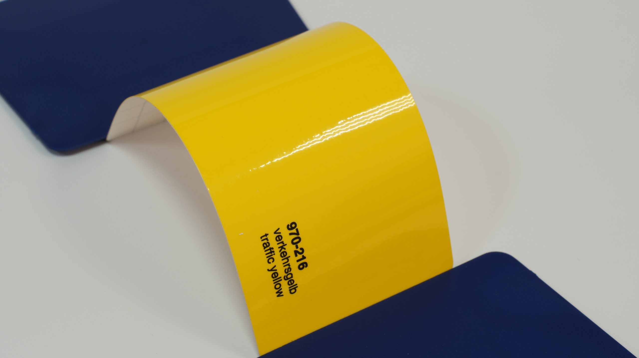 Oracal 970-216 traffic yellow желтый глянец